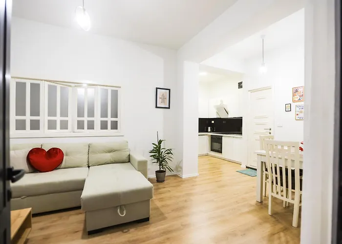 At Bazaar ティラナ